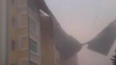 Изрображение 'В Нукусе мощная буря срывала крыши здания (видео)'