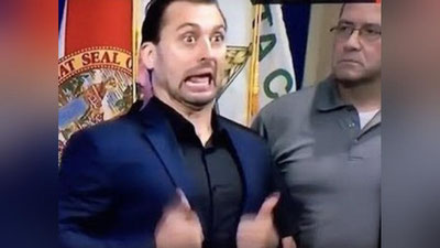 Изрображение 'СУРДОПЕРЕВОДЧИК ЗАТМИЛ РЕЧЬ ГУБЕРНАТОРА ФЛОРИДЫ ОБ ОПАСНОСТИ УРАГАНА (ВИДЕО)'