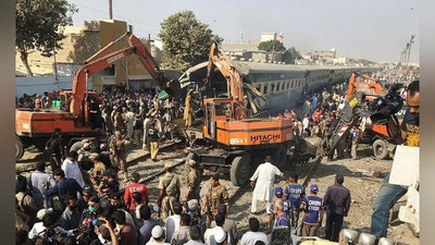 Изрображение 'В ПАКИСТАНЕ СТОЛКНУЛИСЬ ДВА ПОЕЗДА: 18 ЧЕЛОВЕК ПОГИБЛИ, 40 ПОСТРАДАЛИ'