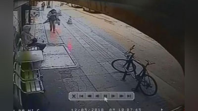 Изрображение 'В США МУЖЧИНА БРОСИЛ ПРОХОЖЕГО ПОД КОЛЕСА ГРУЗОВИКА (ВИДЕО)'