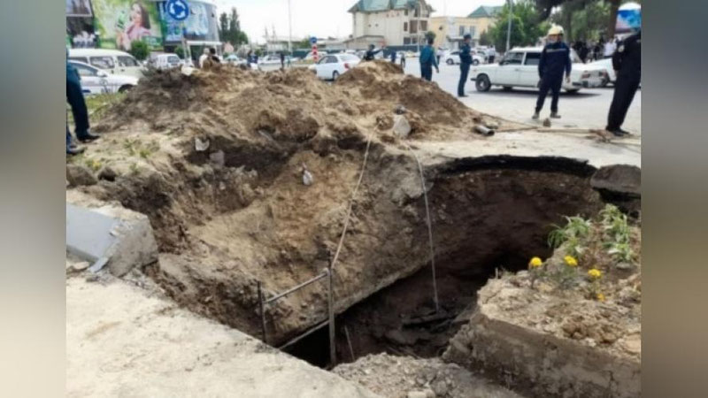 'Қорақалпоғистонда 4 йигитни тупроқ босиб қолди, улардан уч нафари ҳалок бўлди'ning rasmi