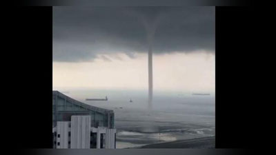 Изрображение 'ВОДЯНОЕ ТОРНАДО ВЫШЕ НЕБОСКРЕБА СНЯЛИ В СИНГАПУРЕ (ВИДЕО)'