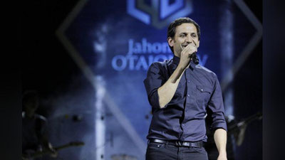 'Jahongir Otajonov yana qo`shiq kuylashni boshladi (Video)'ning rasmi