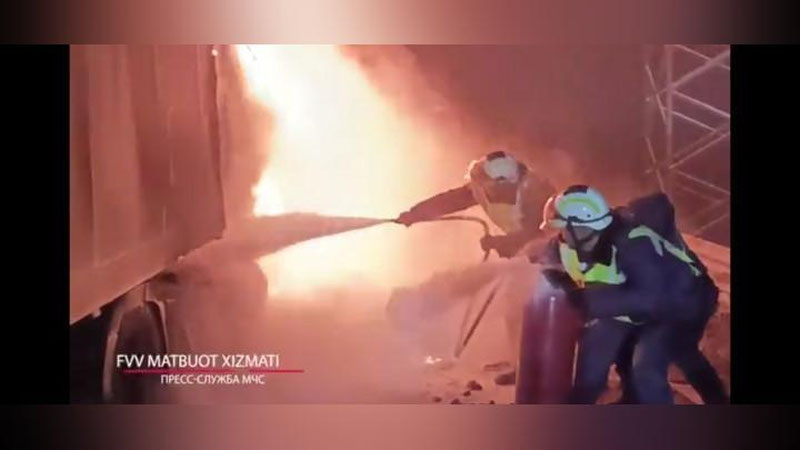 '“Qamchiq” dovonida yuk mashinasi yonib ketdi (video)'ning rasmi