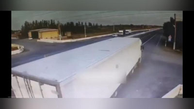 'Farg`onada Damas va yuk mashinasi to`qnashdi. Qurbonlar bor (video)'ning rasmi