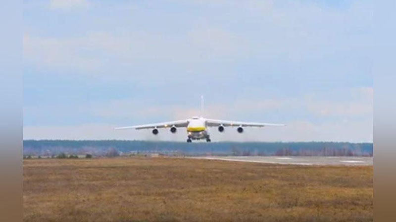 Изрображение 'ПИЛОТЫ СМОГЛИ ПОСАДИТЬ САМОЛЕТ-ГИГАНТ ПРИ МОЩНОМ БОКОВОМ ВЕТРЕ (ВИДЕО)'