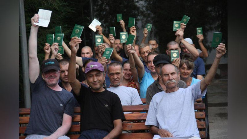 Изрображение 'ГУВД ТАШКЕНТА ВЫДАЛО 55-ТИ БЕЗДОМНЫМ ГРАЖДАНАМ ПАСПОРТА'