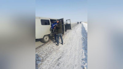 Изрображение 'ГРАЖДАН УЗБЕКИСТАНА ЭВАКУИРОВАЛИ ИЗ ОЧЕРЕДНОГО АВТОБУСА, ЗАСТРЯВШЕГО В КАЗАХСТАНЕ'