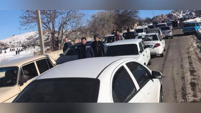 Изрображение 'ЛЮБИТЕЛИ ЗИМНЕГО ОТДЫХА СОЗДАЛИ ПРОБКУ НА ЧИМГАНЕ (ФОТО)'