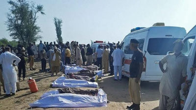 Изрображение 'Два пассажирских поезда столкнулись в Пакистане, десятки жертв (видео)'