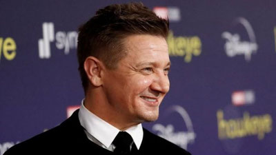 Изрображение 'Актер Джереми Реннер попал под снегоуборочную машину'