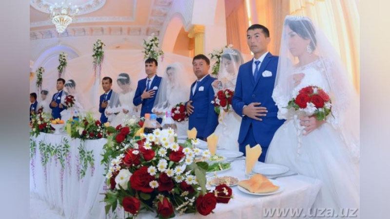 Изрображение 'В ТЕРМЕЗЕ ОРГАНИЗОВАЛИ СВАДЬБУ ОДНОВРЕМЕННО ДЛЯ 10 ПАР МОЛОДОЖЕНОВ'
