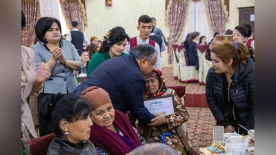 'Navoiyda 4 nafar ayolga uy, 12 nafar talaba qizga shartnoma puli to`lab berildi'ning rasmi