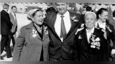 '"Kabinetlarda o`tgan 27 yillik umrim Qashqadaryoda ishlagan 3 yillik ish faoliyatim bilan teng tosh bosadi" -- Islom Karimov haqida xotiralardan'ning rasmi