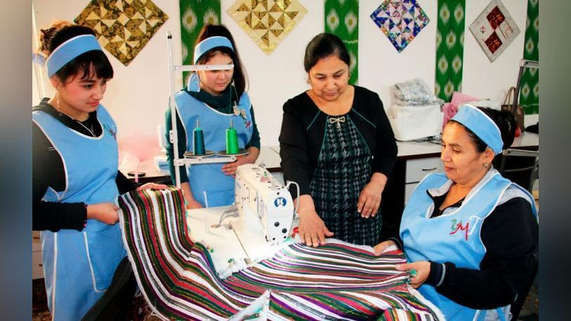 'Xotin-qizlar biznes-loyihalarini moliyalashtirish uchun qo`shimcha 1 trillion so`m ajratiladi'ning rasmi