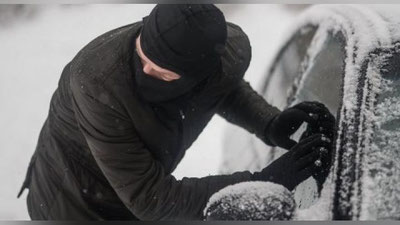 'Navoiyda sal avval ozodlikka chiqqan shaxs IIB xodimining avtomashinasini olib qochmoqchi bo`ldi'ning rasmi