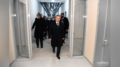 'Prezident poytaxdagi Respublika ko`p tarmoqli tibbiyot markazi qurilishini borib ko`rdi'ning rasmi