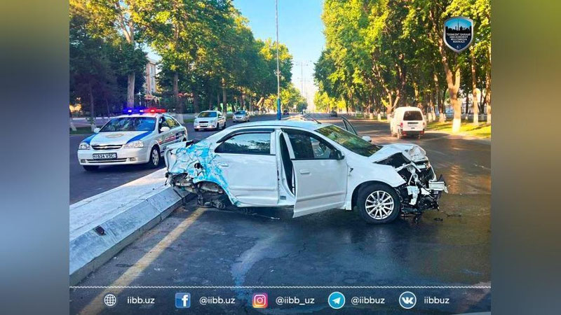 'Тошкентда тезликни оширган ҳайдовчи бошқарувини йўқотиб, автоҳалокатга учради'ning rasmi