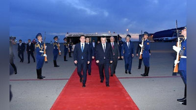 Изрображение 'Парламентская делегация Узбекистана прибыла в Баку'