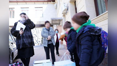 '“Mehr-3”: Suriyadan qaytarilgan 17 nafar fuqarolar Toshkent shahar IIBB xodimlari hamrohligida turar joylariga jo`natildi'ning rasmi