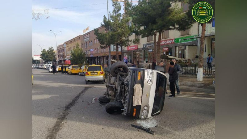 'Andijonda "Matiz" bilan to`qnashgan "Damas" ag`darilib ketdi'ning rasmi