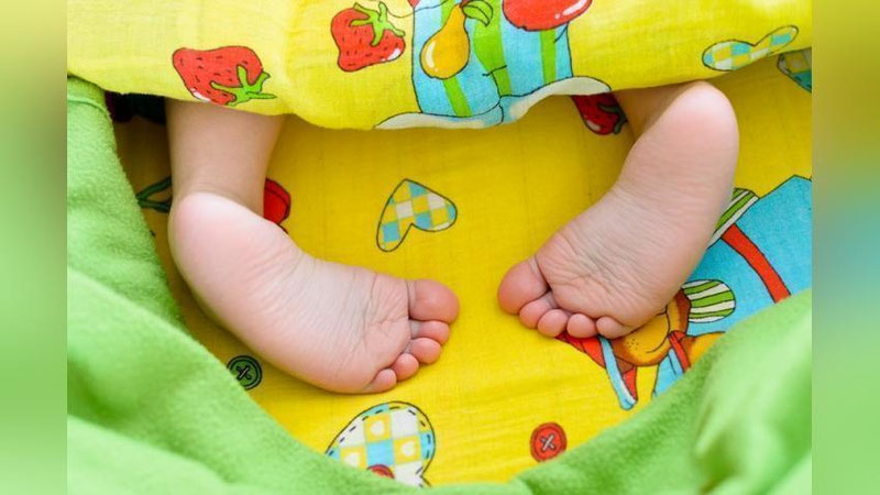 'Андижондаги боғчада 4 ёшли бола кун тартибидаги уйқу вақтида ухлаётганда вафот этди'ning rasmi