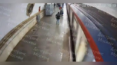 Изрображение 'В московском метро мужчина толкнул подростка под поезд (видео)'