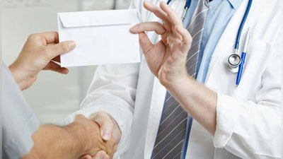 'Navoiyda shifokor hamshiradan ishga joylash uchun 7 million olayotganda ushlandi'ning rasmi