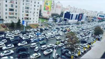 Изрображение 'СКИДКИ В "САМАРКАНД ДАРВОЗА" ВЫЗВАЛИ МАСШТАБНЫЙ ЗАТОР НА ДОРОГАХ (ФОТО, ВИДЕО)'