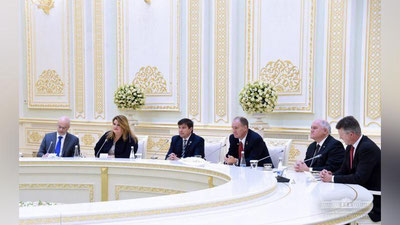 Изрображение 'ПРЕЗИДЕНТ ШАВКАТ МИРЗИЁЕВ ПРИНЯЛ КОНГРЕССМЕНОВ ИЗ США'