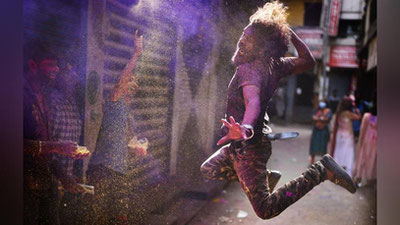 'Ҳиндистонда бошланган Ҳоли байрами, чиқиндилардан ясалган расм, Японияда модалар ҳафталиги — 18 март суратлари'ning rasmi