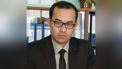'Siyosiy-tanqidiy maqolalari jinoyat sifatida baholanib qamalgan Akrom Malikni Prezident avf etdi'ning rasmi