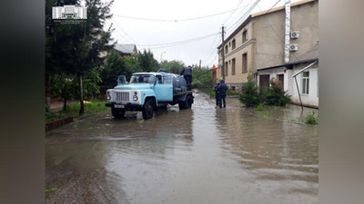 Изрображение 'ПОСЛЕДСТВИЯ ЛИВНЕВЫХ ДОЖДЕЙ УСТРАНЯЮТ В ТАШКЕНТЕ (ФОТО)'