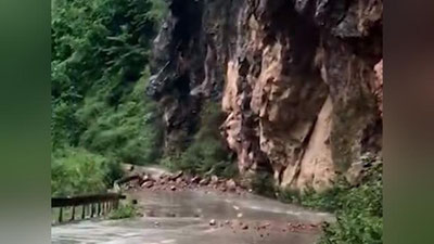 Изрображение 'В КИТАЕ ОБЛОМОК СКАЛЫ РАСПЛЮЩИЛ ПРОЕЗЖАВШИЙ АВТОМОБИЛЬ (ВИДЕО)'