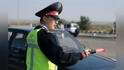 'Qozog`istonda haydovchilik guvohnomasi va "texpasport"ini olib yurmagan haydovchilarga jarima solish bekor qilinmoqda'ning rasmi