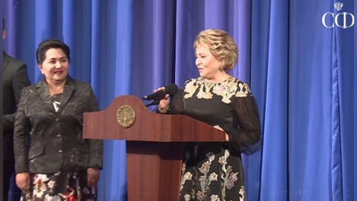 Изрображение 'Валентина Матвиенко посетила русский драматический театр Узбекистана'