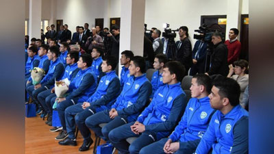 Изрображение 'ФУТЗАЛИСТАМ УЗБЕКИСТАНА ВРУЧИЛИ ДЕНЕЖНЫЕ ПРЕМИИ'