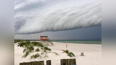 Изрображение 'ШВЕДОВ НАПУГАЛО "АПОКАЛИПТИЧЕСКОЕ ОБЛАКО" (ФОТО)'