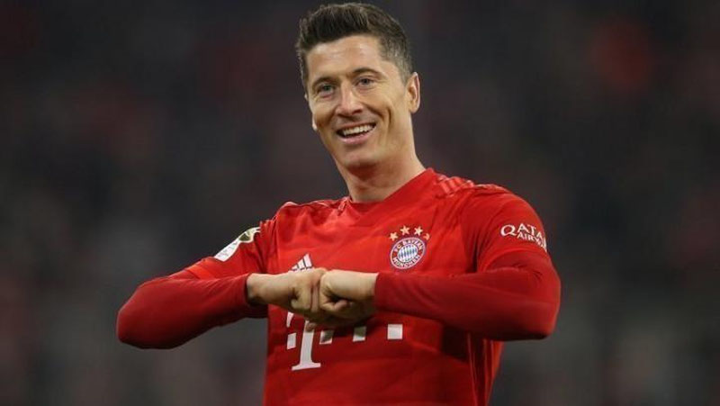 'Левандовски 2021 йилнинг энг яхши футболчиси деб топилди'ning rasmi