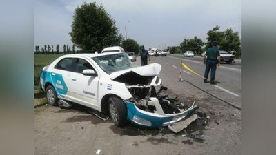 Изрображение 'В Намангане произошло ДТП с участием учебного "Кобальта": 1 человек погиб, двое пострадали'