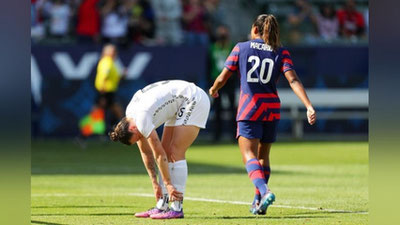 Изрображение 'Новозеландская футболистка забила "идеальный хет-трик"... в свои ворота (видео)'