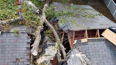 Изрображение 'Когда потолок рушится на голову: страшный инцидент в США (видео)'