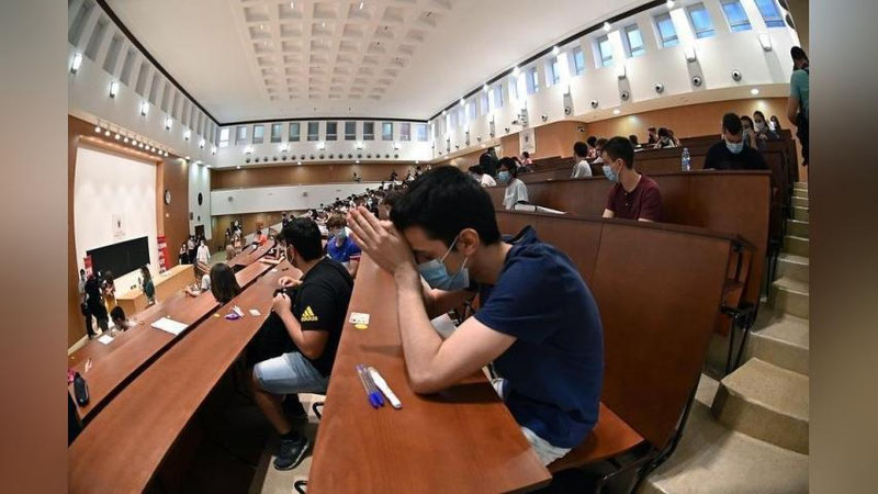 'AQSh xorijlik talabalardan mamlakatni tark etishni talab qildi'ning rasmi
