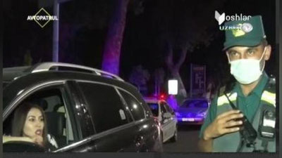 '«Oddiy xalqning qonini ichasizlar». Kaniza YPX xodimi bilan tortishdi (video)'ning rasmi
