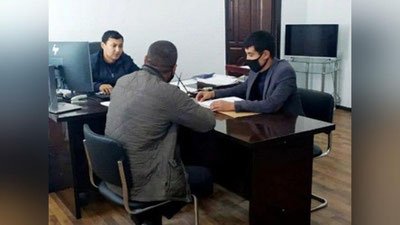 'Otalik mas`uliyatini his qilgan boyovutlik erkak farzandlari uchun  sobiq xotiniga birdaniga 139,9 mln so`mdan ortiq aliment to`ladi'ning rasmi