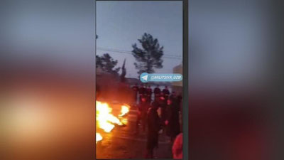 'Surxondaryoda "svet"siz qolgan aholi ko`chada balon yoqib, norozilik uyushtirdi. Hokimiyat vaziyatga izoh berdi (video)'ning rasmi