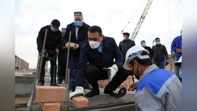 'Farg`ona hokimi "Jurnalistlar uyi"ning birinchi g`ishtini qo`ydi'ning rasmi
