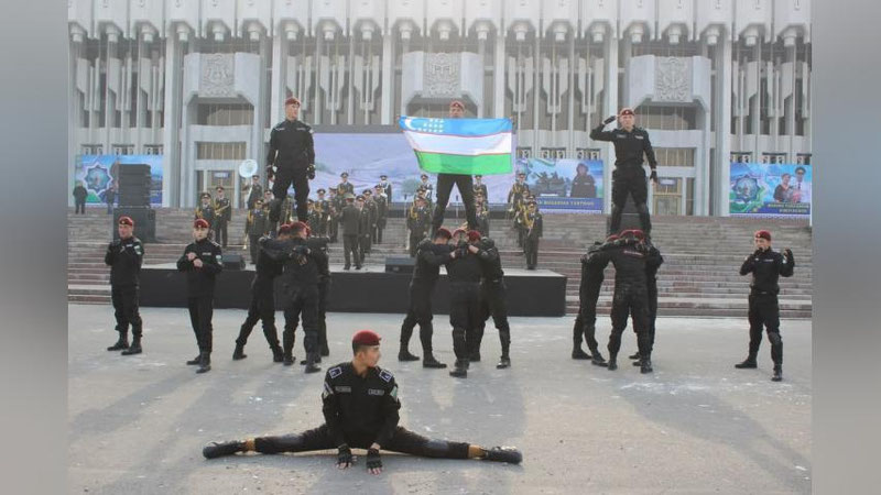 'Toshkentda “Kim Vatanga sodiq bo`lsa, mendirman o`sha!” shiori ostida harbiy-vatanparvarlik festivali o`tkazilmoqda'ning rasmi