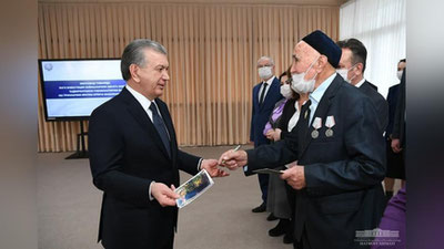 'Prezident yunusobodliklar bilan uchrashdi (foto)'ning rasmi