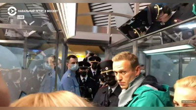 'Putinning muxolifi Aleksey Navalniy Rossiya chegarasida hibsga olindi'ning rasmi